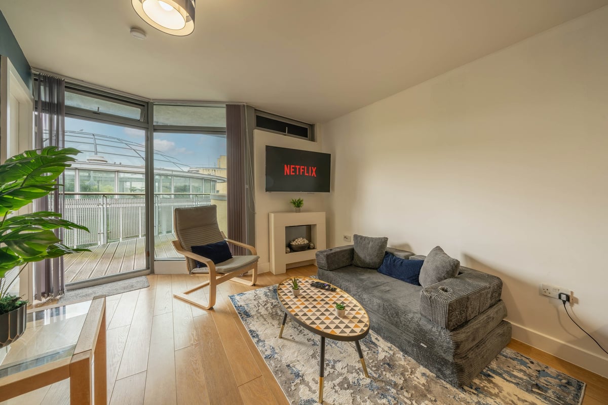 Stylish 1 Bedroom Apartment with Balcony in Sunderland